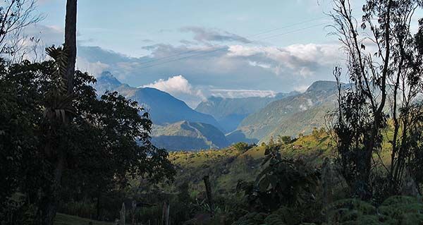 paisaje montañoso en Colombia